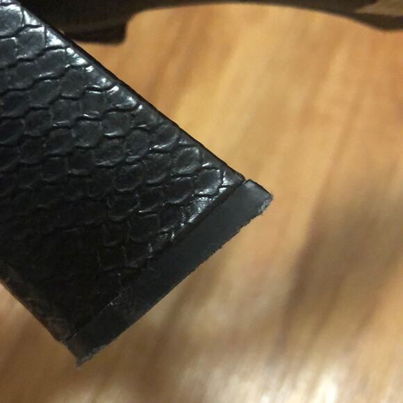 Cushion Walk by Avon Black Snakeskin Print Heels Size 6 - Picture 12 of 14